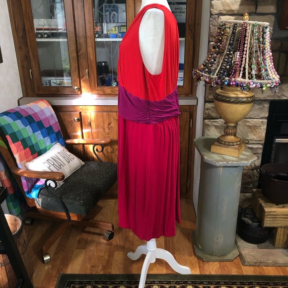 LANE BRYANT SIZE 22/24COLOR BLOCKED DRESS IN RED PURPLE AND MAGENTA. SLEEVELESS - Picture 2 of 3